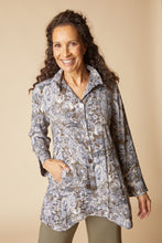 Load image into Gallery viewer, Destination Unknown Floral Pleat Back Jacket