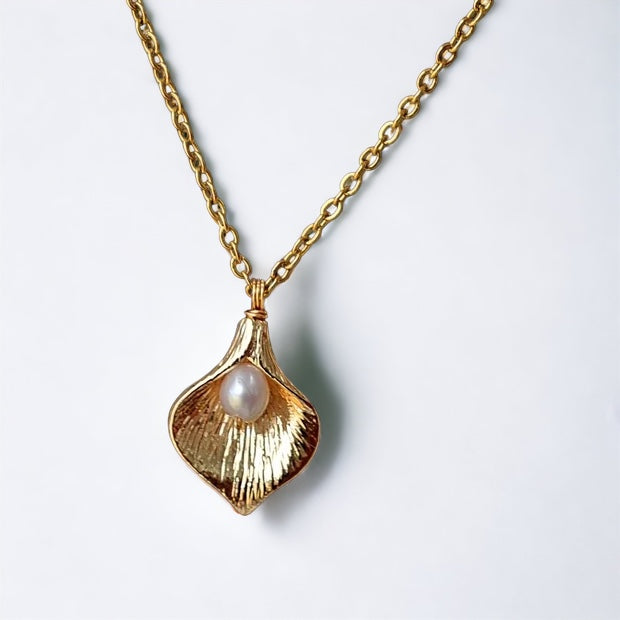 Cala Lilies Pearl Necklace - Indie Indie Bang! Bang!