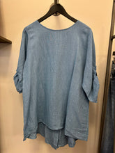 Load image into Gallery viewer, Linen Keyhole/Button Hi-Lo Top - Indie Indie Bang! Bang!