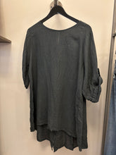 Load image into Gallery viewer, Linen Keyhole/Button Hi-Lo Top - Indie Indie Bang! Bang!