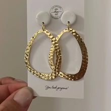 Load image into Gallery viewer, Tracee Statement Dangles - Indie Indie Bang! Bang!