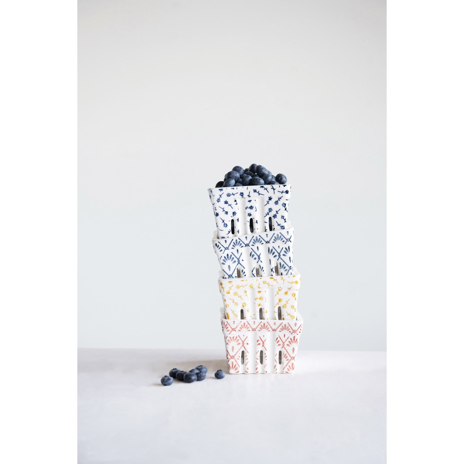 Berry Box Colander with Pattern - Thumbnail 3