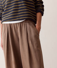 Load image into Gallery viewer, Allison Pleated Wide Leg Trouser | Marine Layer