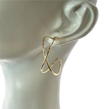 Load image into Gallery viewer, Modern twist statement hoops