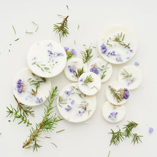 Load image into Gallery viewer, Juniper and Limonium Soy Wax Rounds - Indie Indie Bang! Bang!